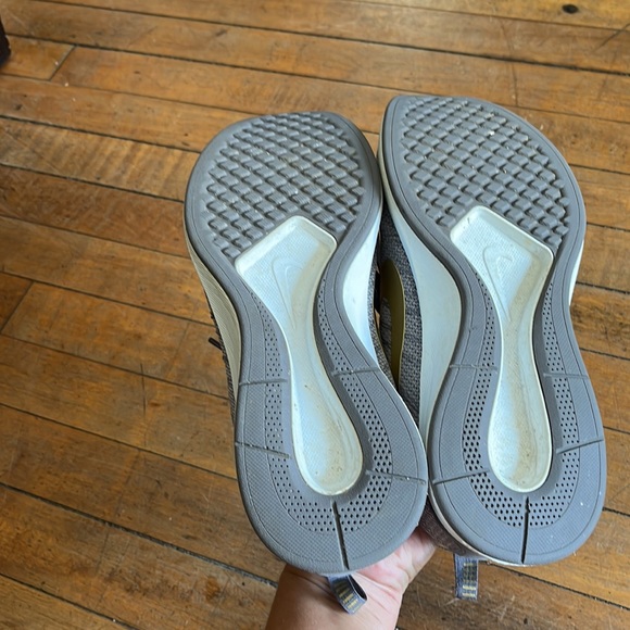 GUC Nike Sneakers Size 9.5 - Picture 4 of 5